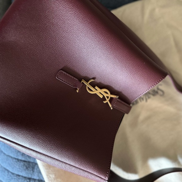 Yves Saint Laurent Burgundy Hobo Bag with Gold Accents le 5 a 7 small - Picture 3 of 8